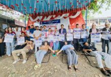 हंसपुर रुपन्देही सम्पर्क समाजद्वारा क्यालेन्डर विमोचन तथा रक्तदान कार्यक्रम सम्पन्न ।