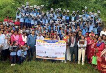 बुटवल सेन्ट्रल लियो तथा लायन्स क्लबद्वारा विद्यालय पोशाक वितरण ।